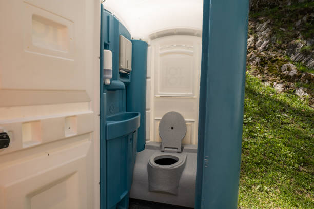 Portable Toilet Options We Offer in Rollingwood, TX